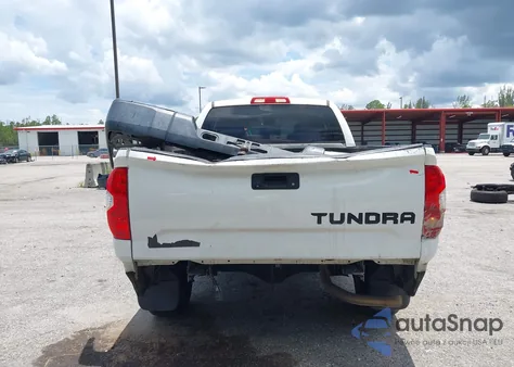 2015 Toyota Tundra Sr 4.6L V8 z USA, uszkodzony, nr VIN 5TFRM5F19FX090256